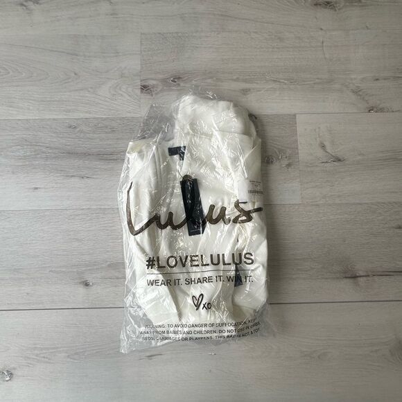 Lulu‘s Cocktail hour mini dress Ivory Small NWT in packaging - Picture 2 of 3